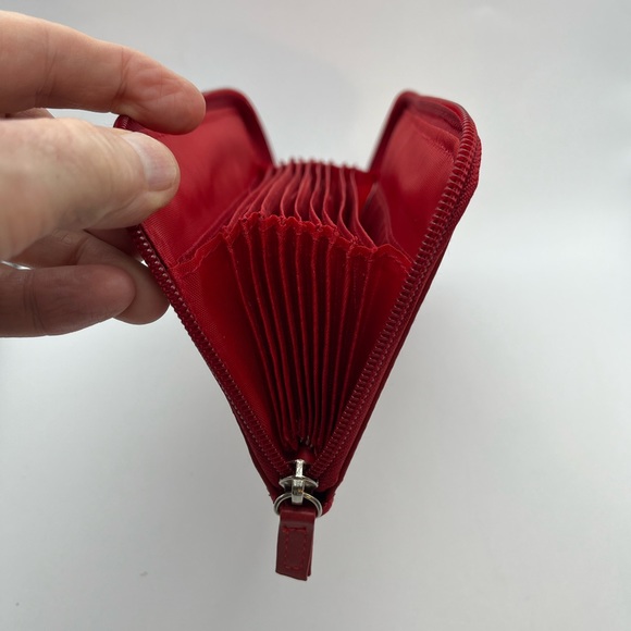 5315-PTT Red PU Leather Zip Around Clutch Wallet New No Tags - Picture 4 of 7